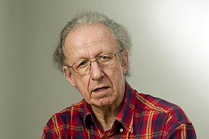 Hellmut G. Haasis legte mit »Gebt der Freiheit Flügel« ein umfassendes Werk über die deutschen Jakobiner zwischen 1789 und 1805 vor. Seine Leidenschaft ist das Schicksal des »kleinen Mannes« das in den Geschichtsbüchern eher in Vergessenheit geraten ist.