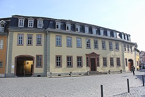Die Frontansicht des Goethe Nationalmuseums in Weimar