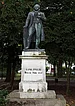 Das Denkmal Johann Philipp Palms besteht aus einem gußeisernen Figur in Lebensgröße sowie einem Mamorsockel mit Inschrift